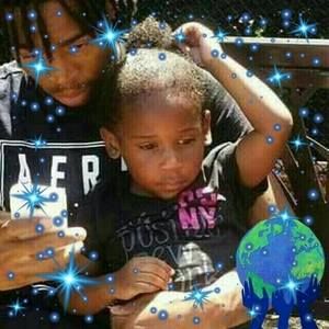 Meet your Posher, Mona